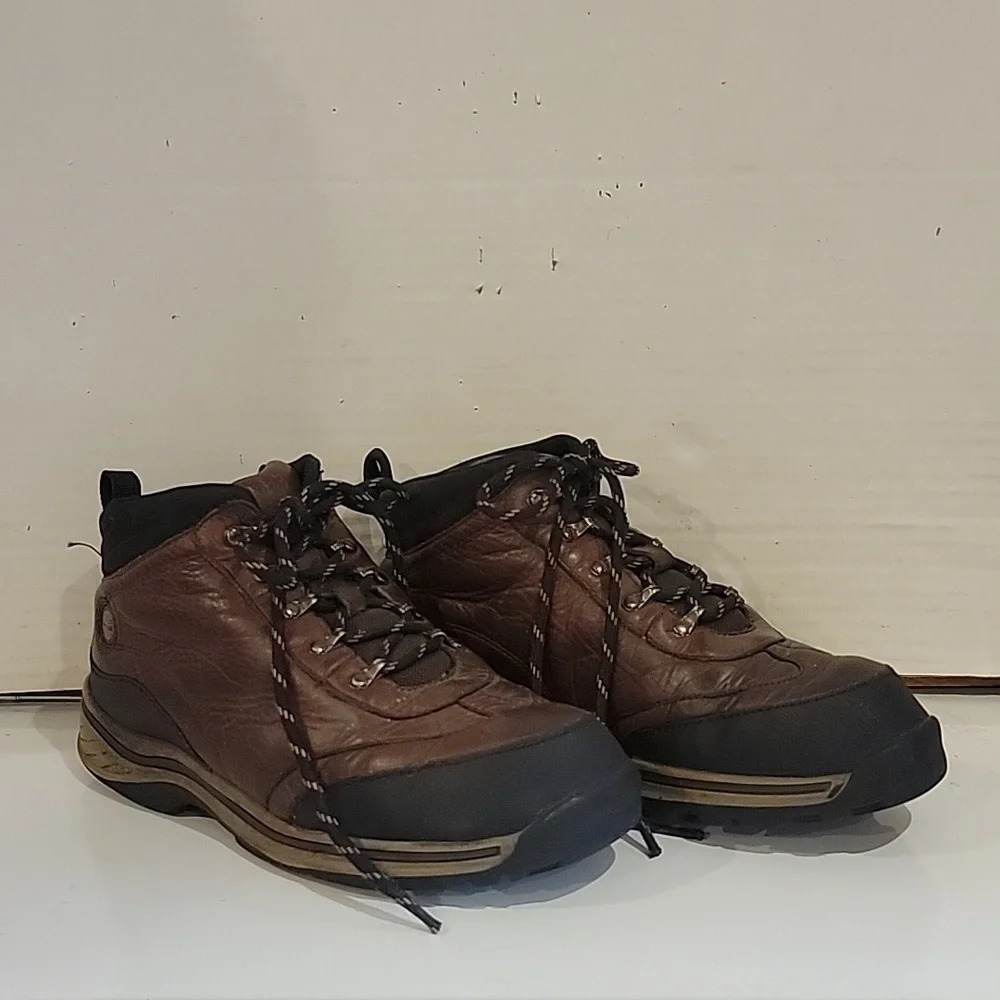 LADIES TIMBERLAND HIKING SHOE BOOTS (sz 5)